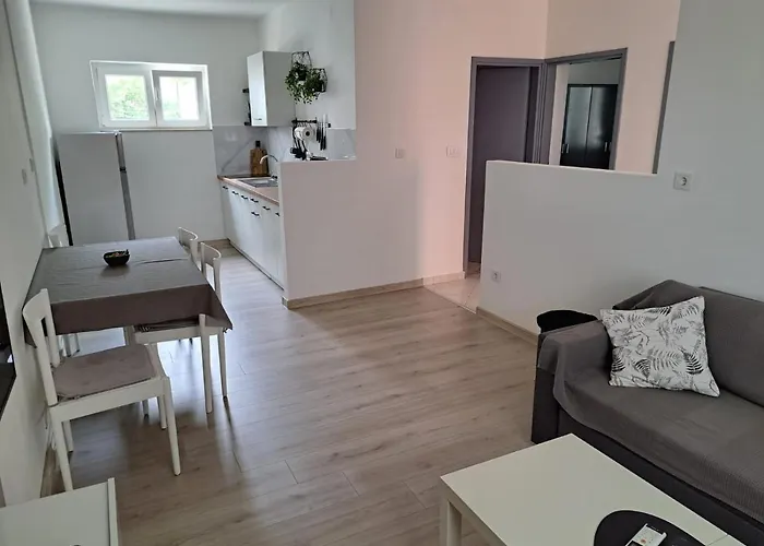 Alberta アパート